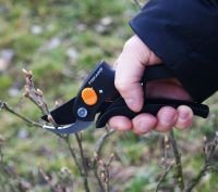 Секатор плоскостной с рычажным приводом Fiskars 111340