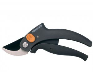 Секатор плоскостной с рычажным приводом Fiskars 111340 ― PanGospodar