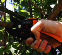Секатор с храповым механизмом Fiskars PowerStep Р83 (111670)